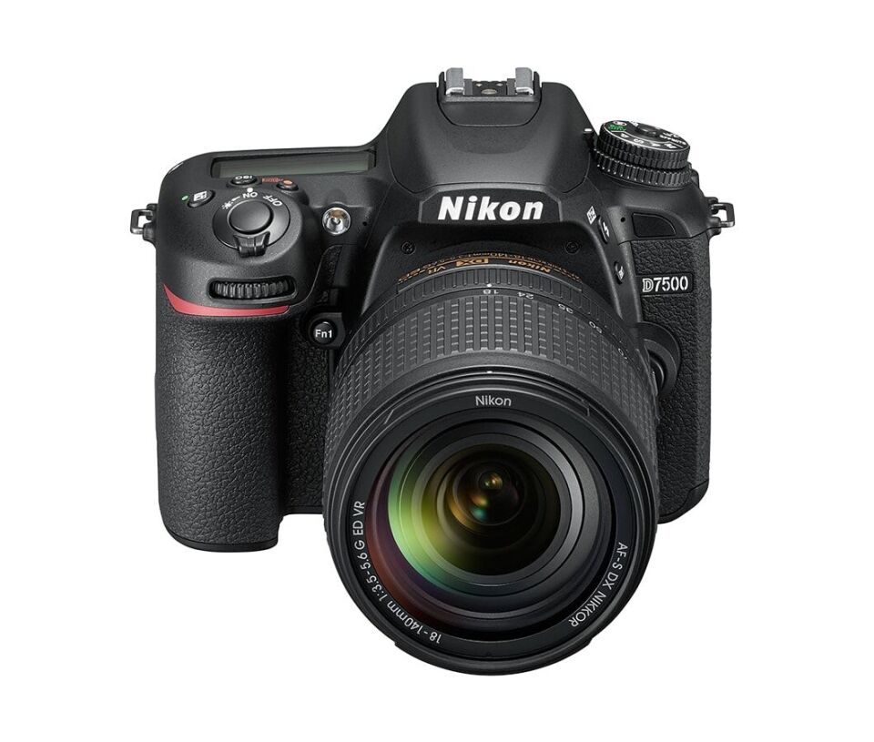 Nikon D7500 + 18-140mm VR Lens Kit (Karfo Karacasulu Garantili)