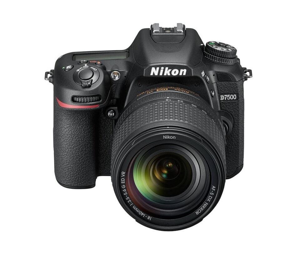 Nikon D7500 + 18-140mm VR Lens Kit (Karfo Karacasulu Garantili)