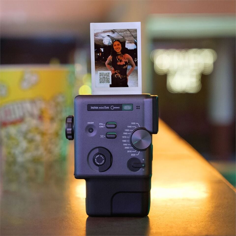 Instax Mini Evo Cinema Fotoğraf Makinesi + 20'li Film
