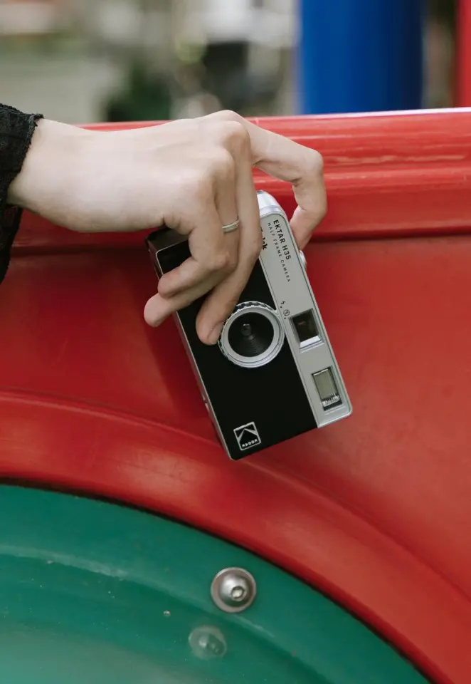 Kodak Ektar H35 135mm Filmli Fotoğraf Makinesi + Kodak Ultramax 24 Poz Film (Siyah)