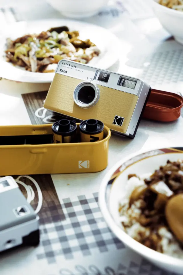 Kodak Ektar H35 135mm Filmli Fotoğraf Makinesi + Kodak Ultramax 24 Poz Film (Kum)
